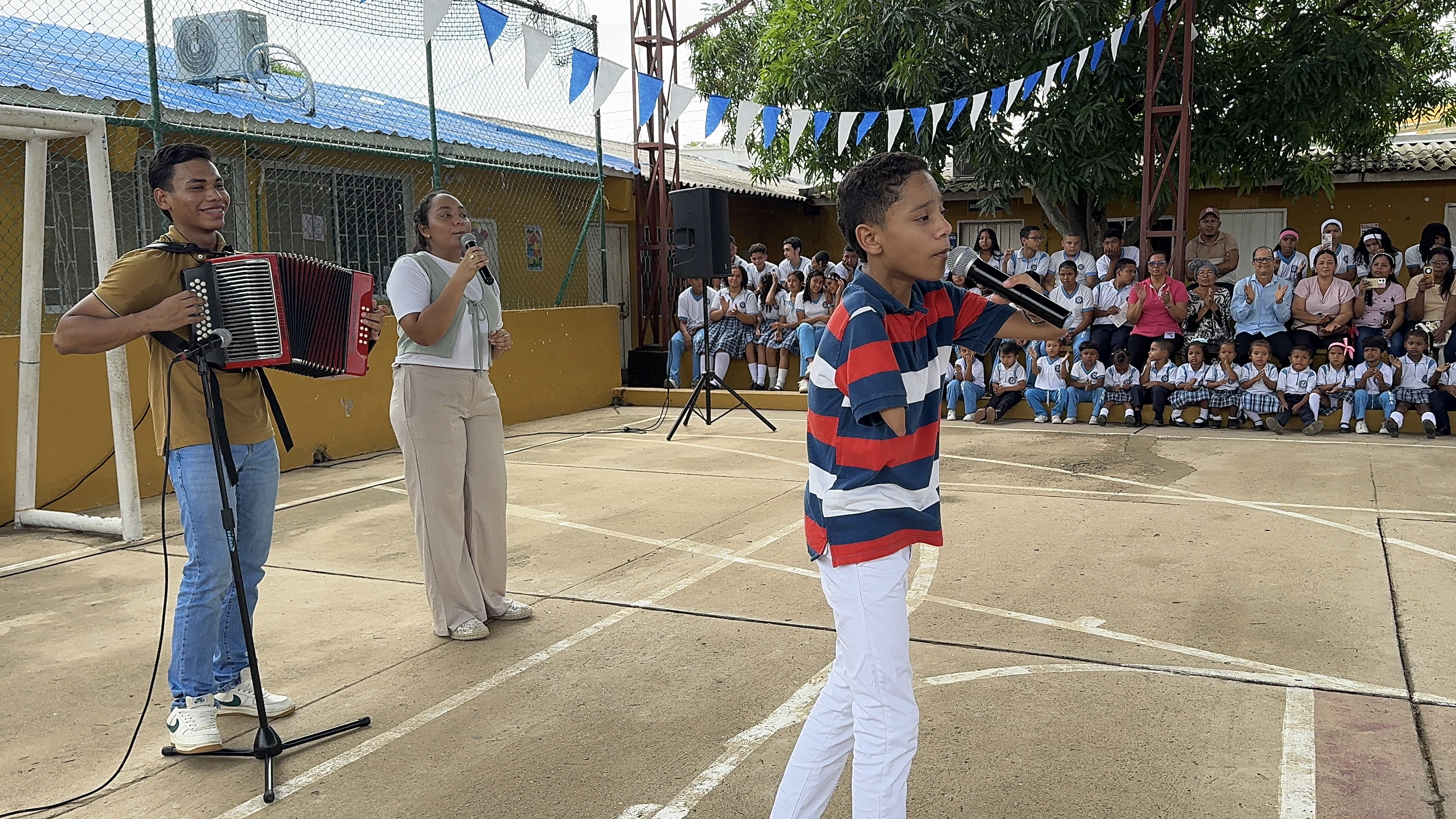 Emmanuel Bornachera en gira escolar